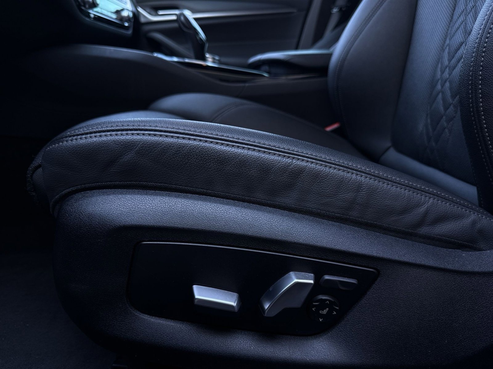 Used 2023 BMW 540i xDrive w/ M Sport Package image 14