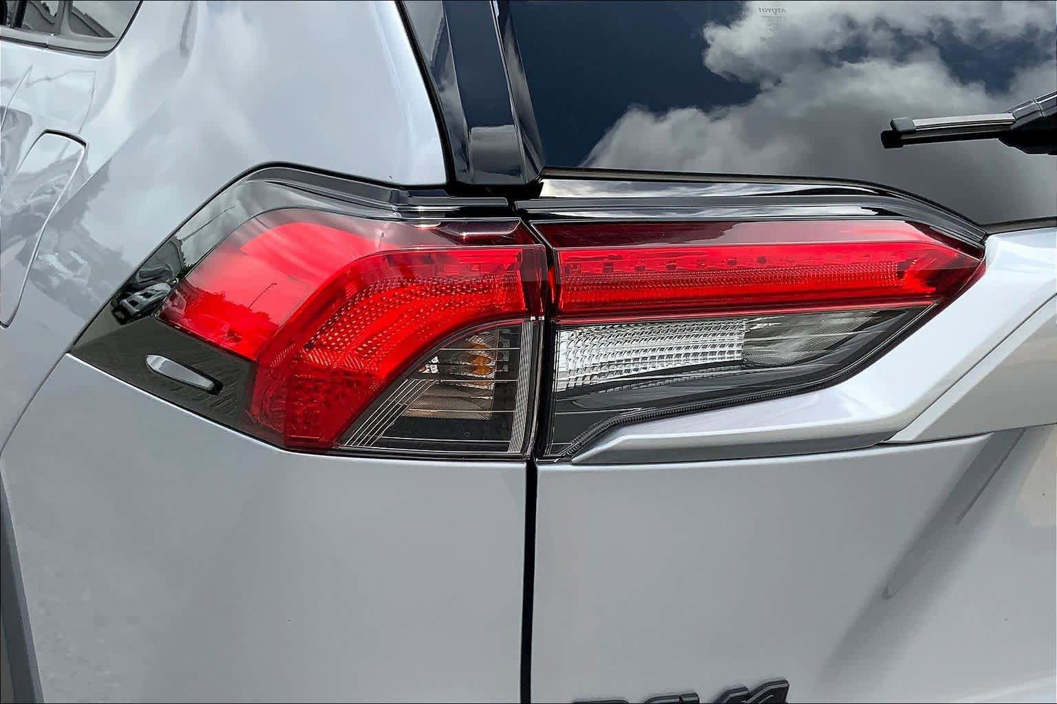 Used 2025 Toyota RAV4 LE AWD/4WD image 28