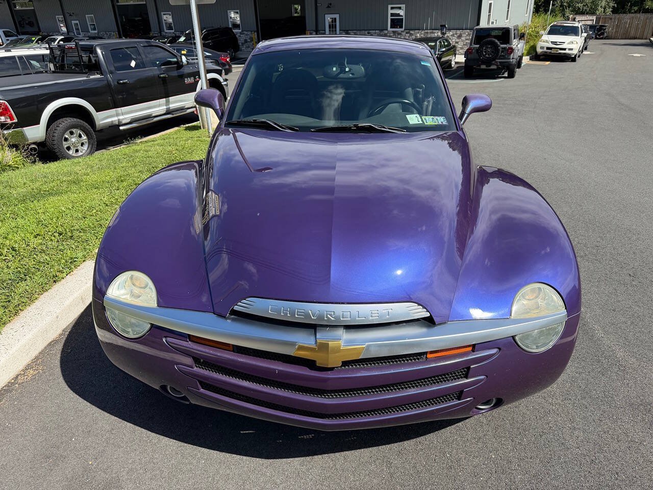 Used 2004 Chevrolet SSR w/ Preferred Equipment Group RWD image 8
