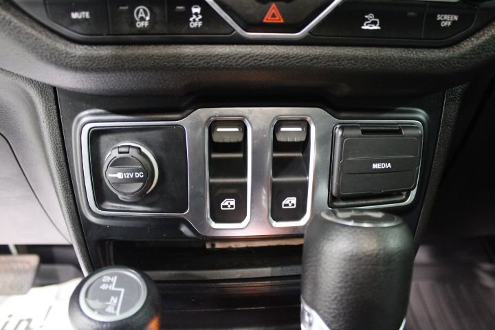 Used 2024 Jeep Wrangler Sport AWD/4WD image 46