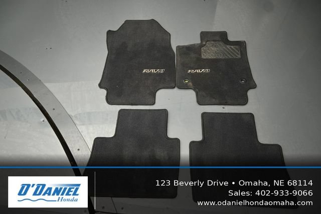 Used 2020 Toyota RAV4 XLE Premium AWD/4WD image 36