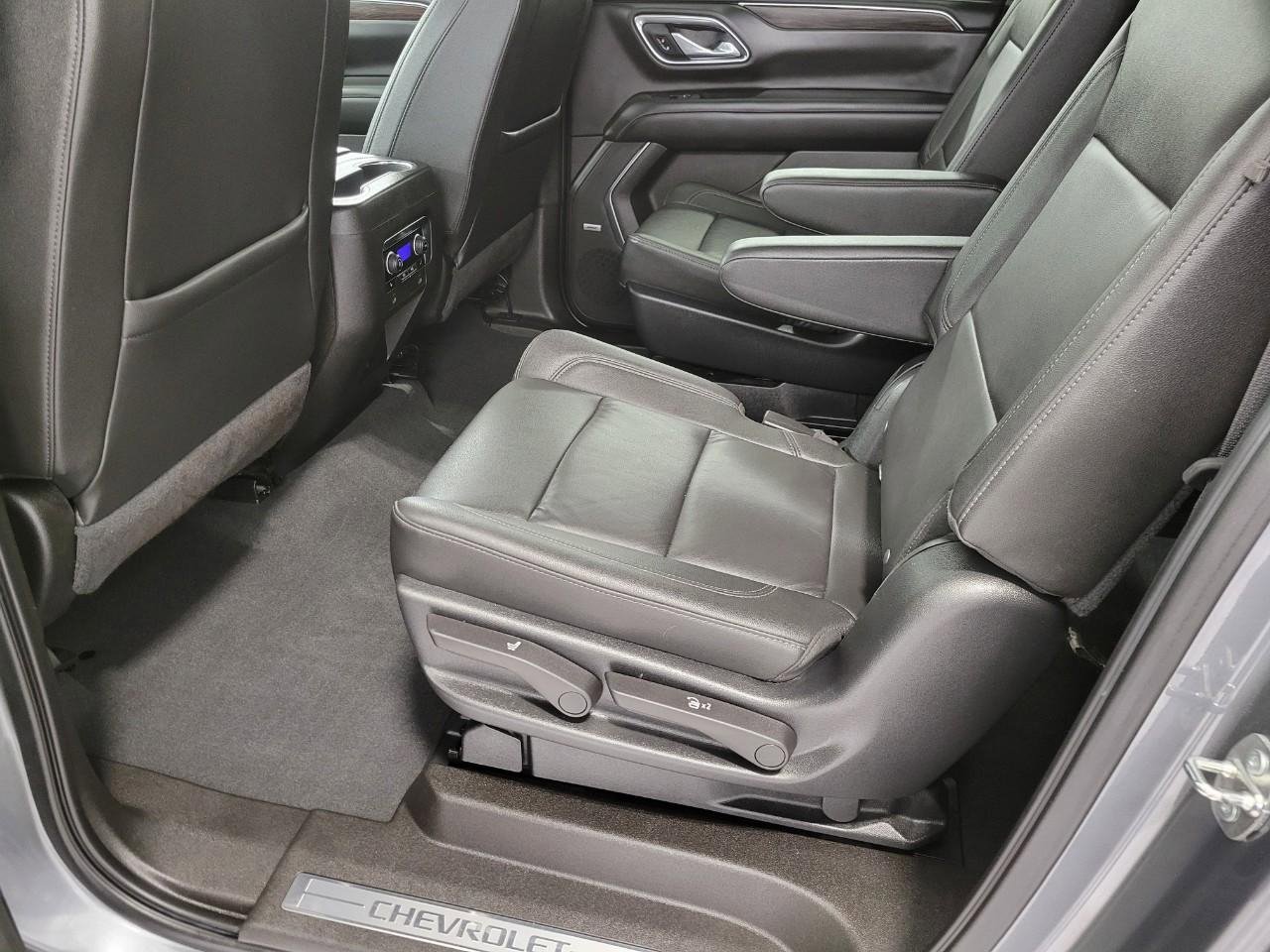 Used 2021 Chevrolet Suburban LT w/ Luxury Package image 21