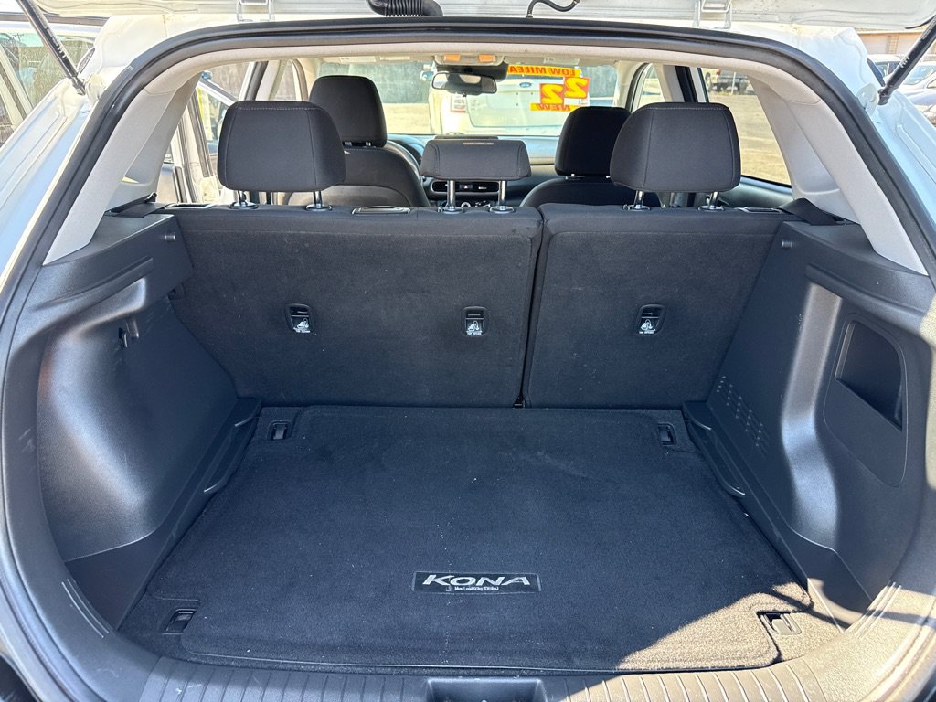 Used 2022 Hyundai Kona SEL w/ Cargo Package FWD image 11