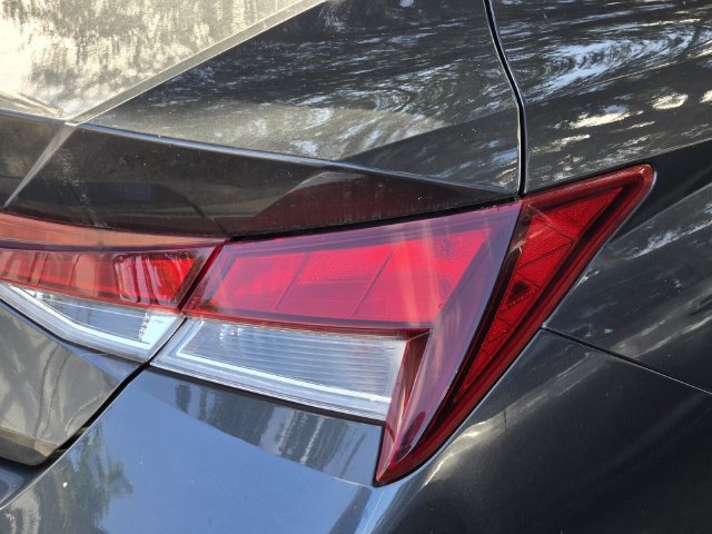 Used 2023 Hyundai Elantra SEL w/ Preferred Accessory Package FWD image 9
