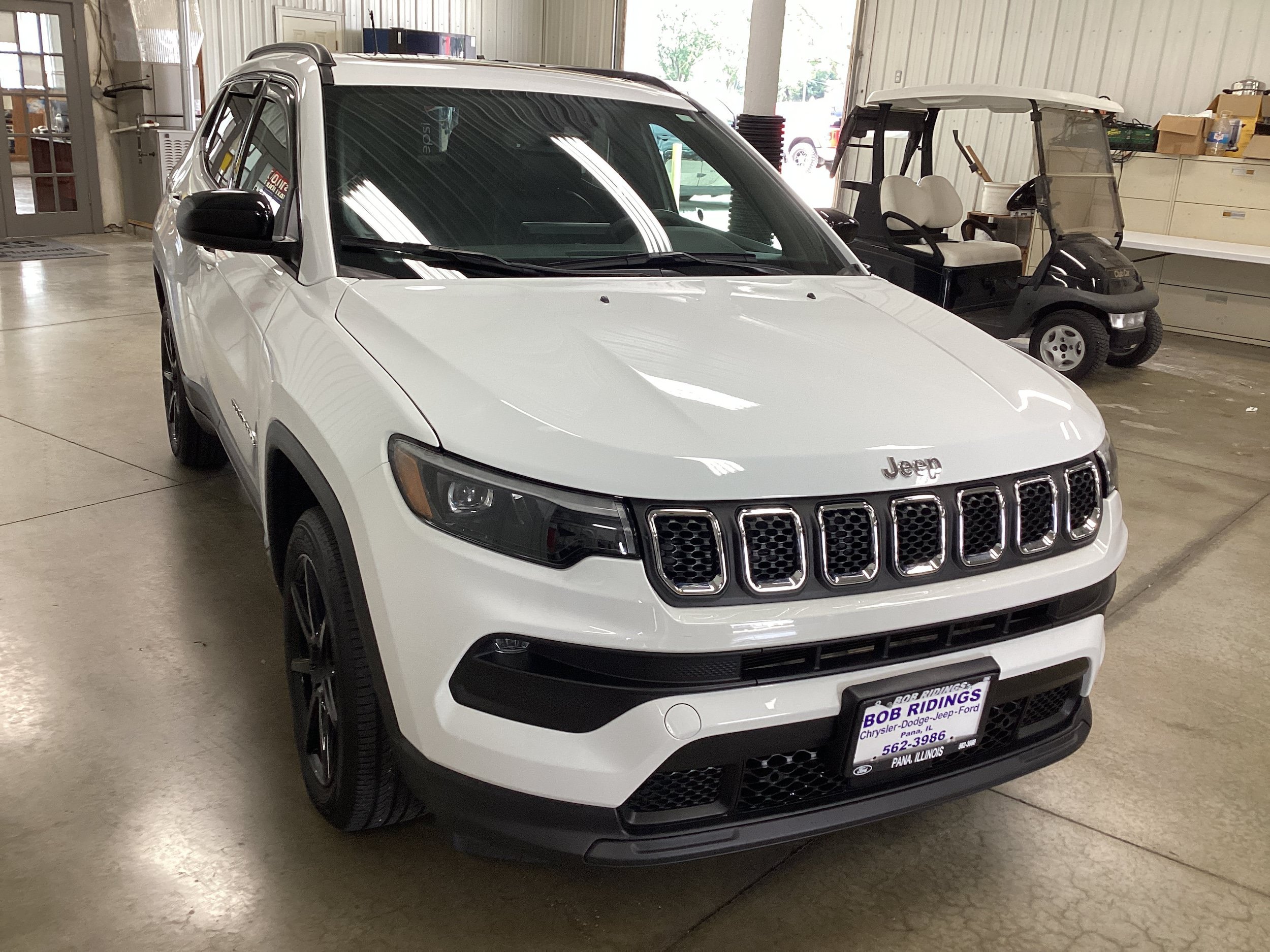 Used 2024 Jeep Compass Latitude w/ Sun and Sound Group AWD/4WD image 6