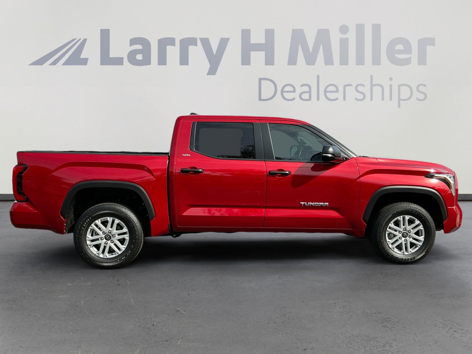 Certified 2025 Toyota Tundra SR5 AWD/4WD image 6