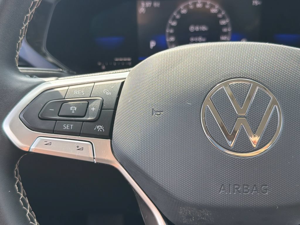 Certified 2023 Volkswagen Taos SE w/ Black Wheel Package AWD/4WD image 13