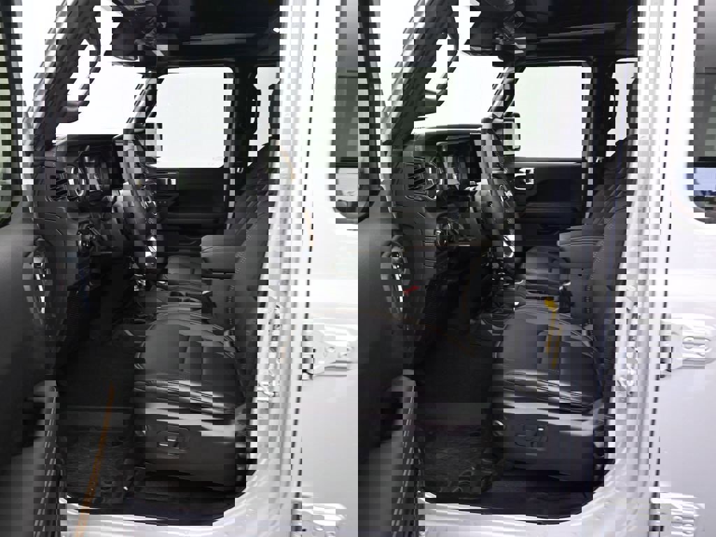 New 2024 Jeep Wrangler Unlimited Sahara w/ Technology Group image 13