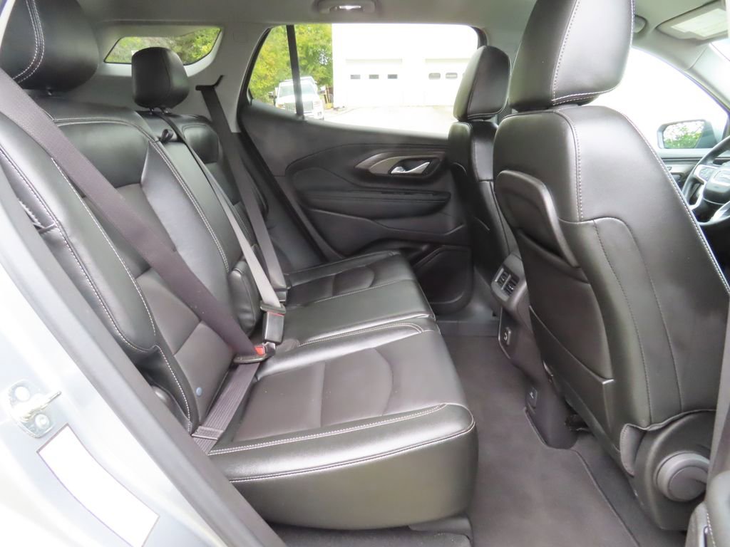 Used 2024 GMC Terrain SLT image 32