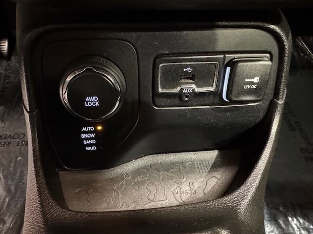 Used 2017 Jeep Renegade Latitude image 14