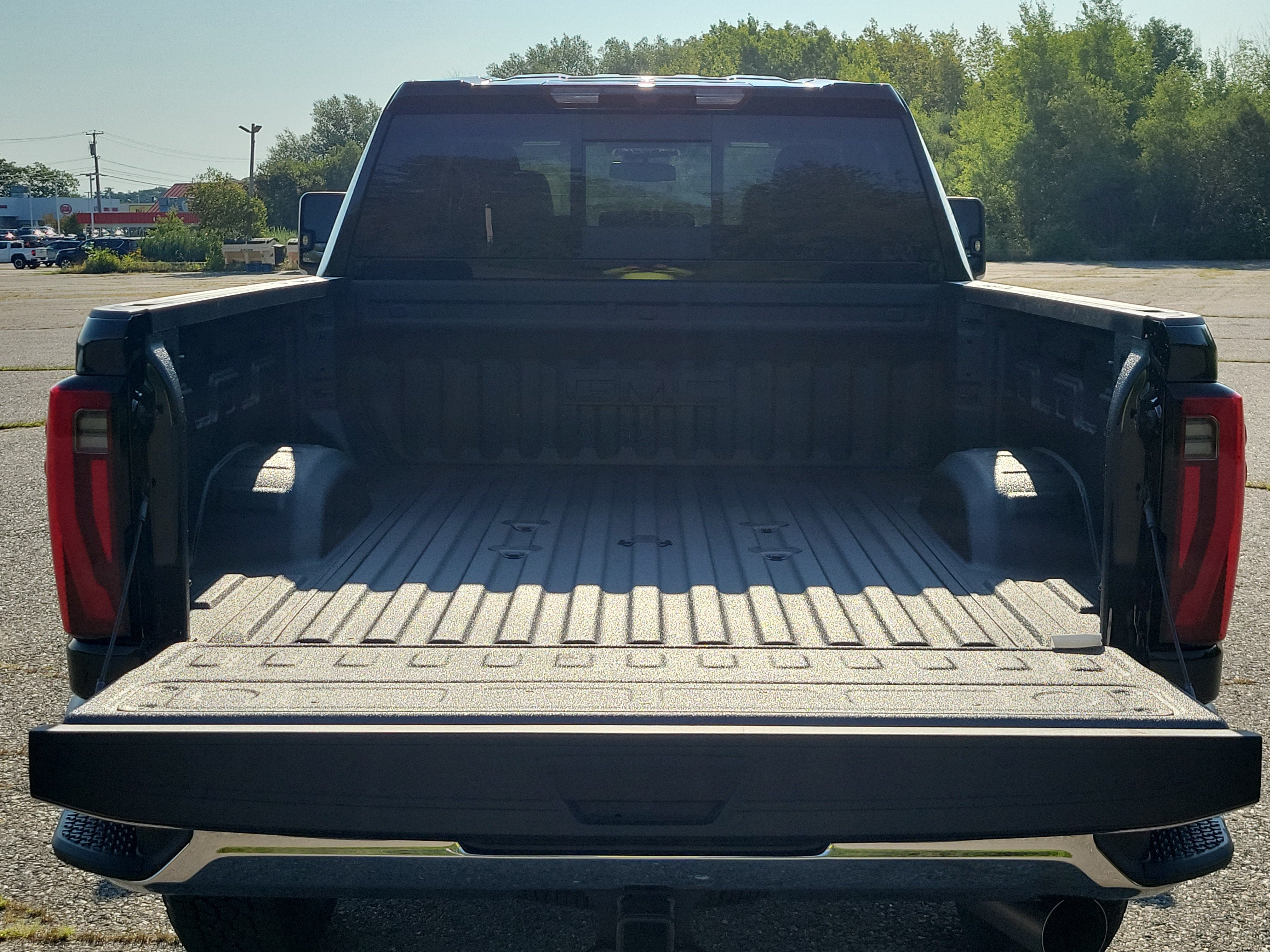 New 2026 GMC Sierra 3500 SLT w/ SLT Premium Package AWD/4WD image 16