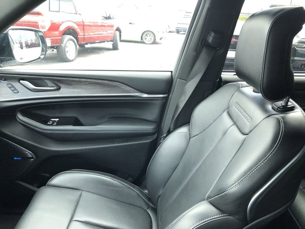 Used 2023 Jeep Grand Cherokee L Overland w/ Advanced Protech Group III AWD/4WD image 33