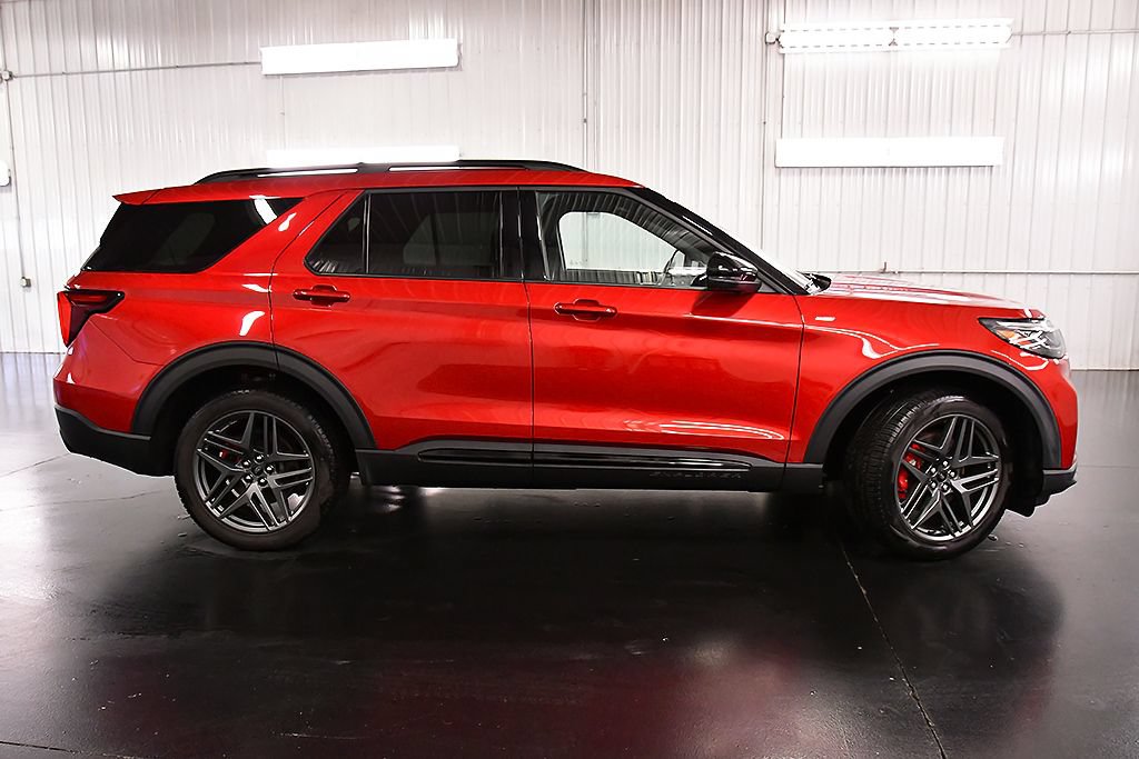 Used 2025 Ford Explorer ST-Line w/ Premium Package AWD/4WD image 9