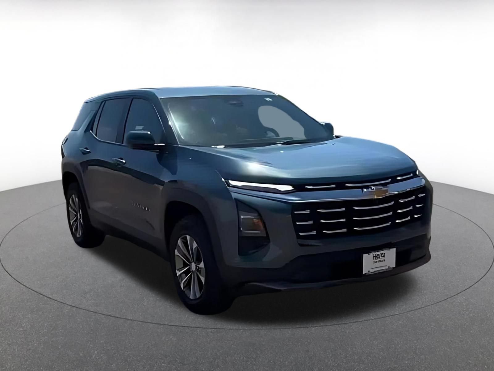Used 2025 Chevrolet Equinox LT FWD image 3