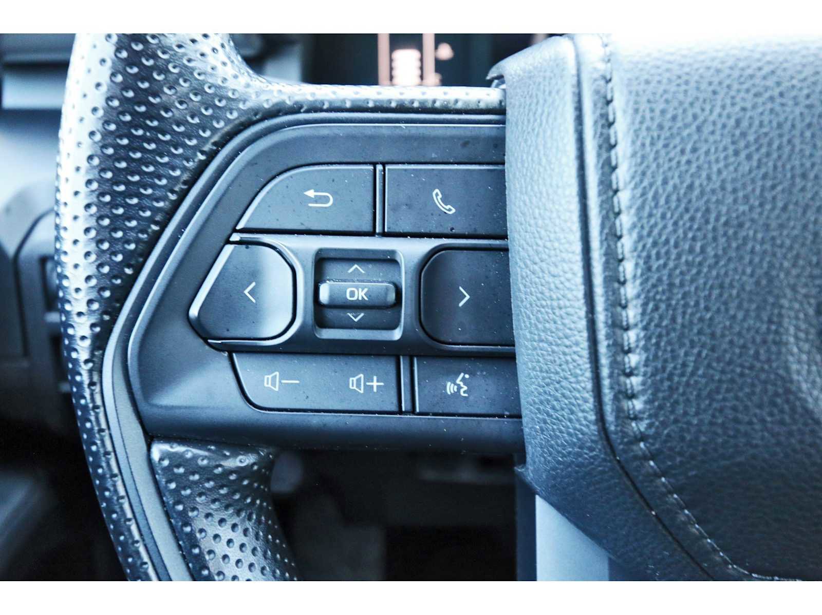 Used 2025 Toyota Tacoma SR image 15