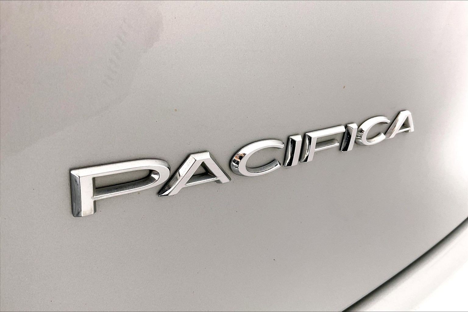 Used 2023 Chrysler Pacifica Touring-L image 31