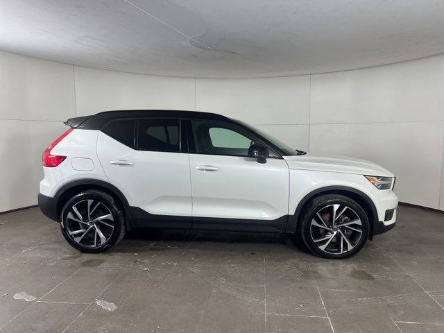 Used 2022 Volvo XC40 T5 R-Design w/ Advanced Package image 8