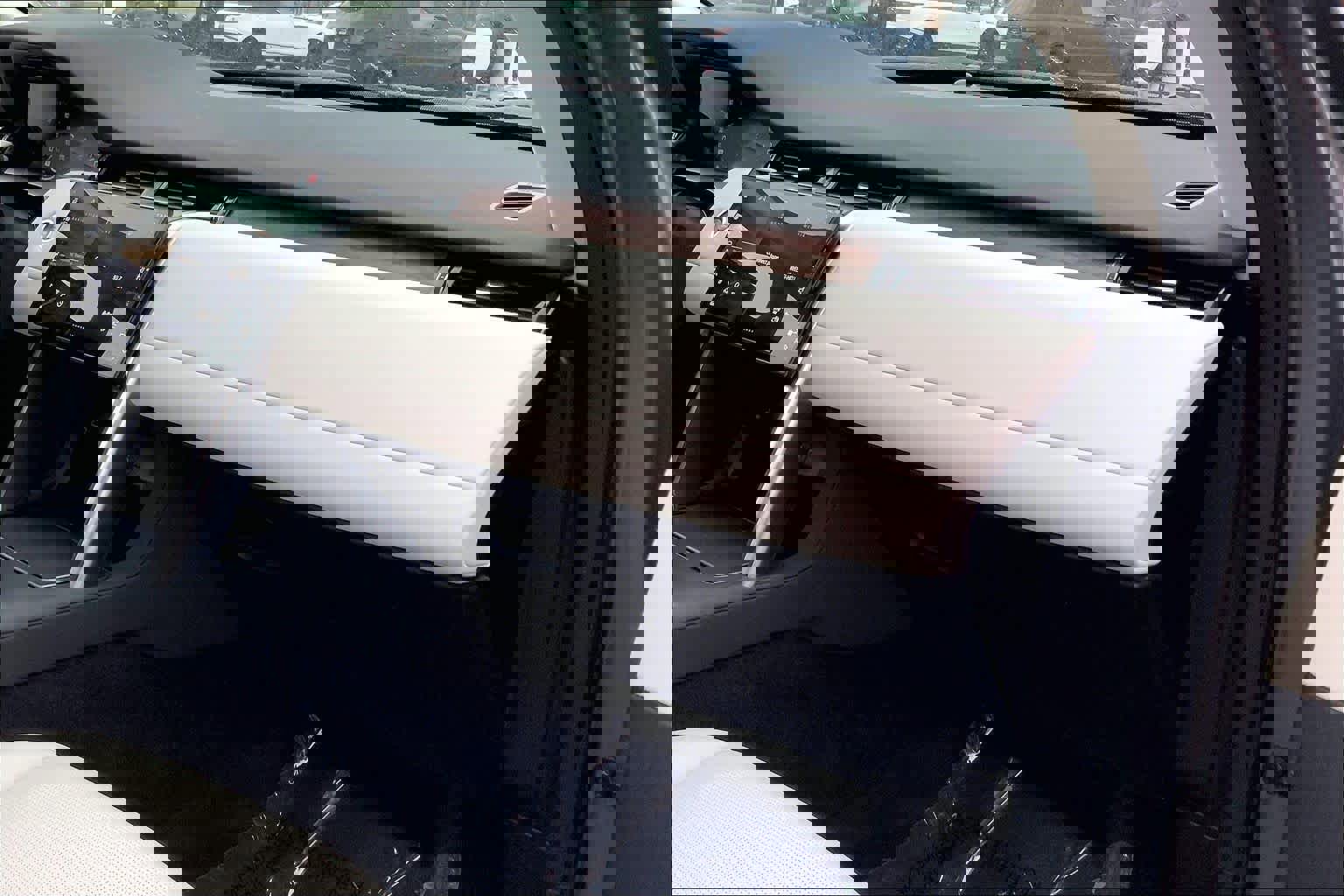 Used 2025 Land Rover Discovery Sport S image 18