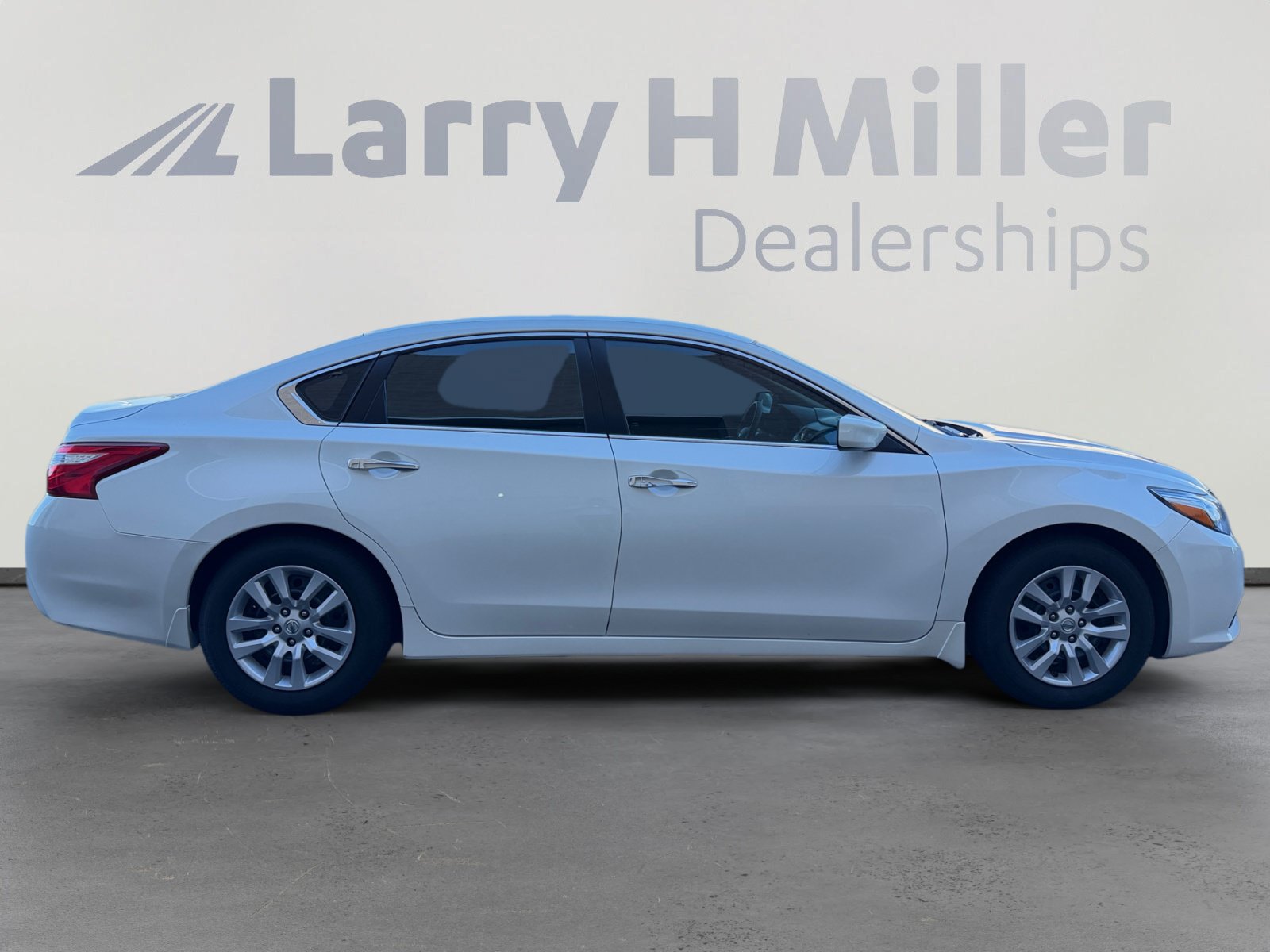 Used 2017 Nissan Altima 2.5 S w/ Power Driver Seat Package FWD image 6