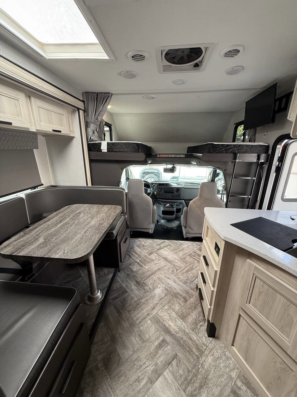 Used 2022 Ford E-450 and Econoline 450 Super Duty w/ Motorhome Prep Package RWD image 15