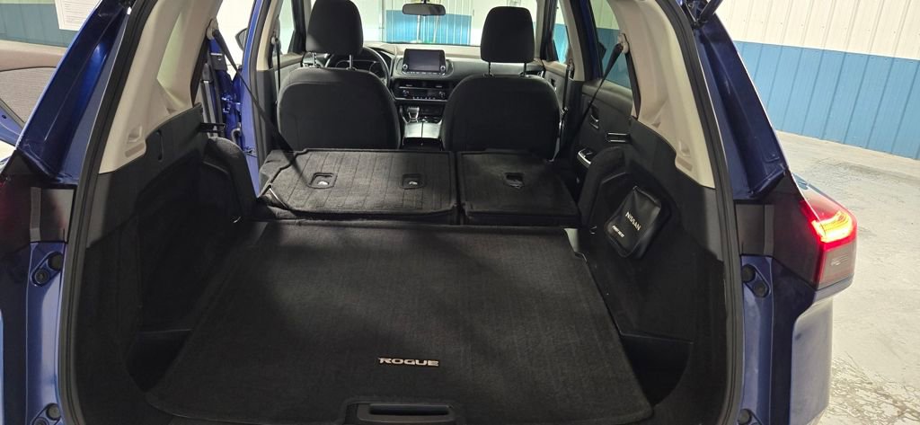 Used 2023 Nissan Rogue SV image 35