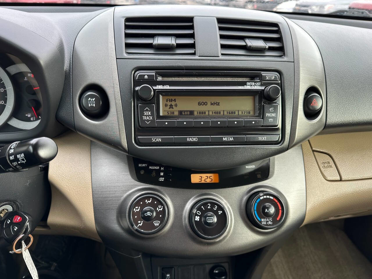 Used 2012 Toyota RAV4 4WD image 37