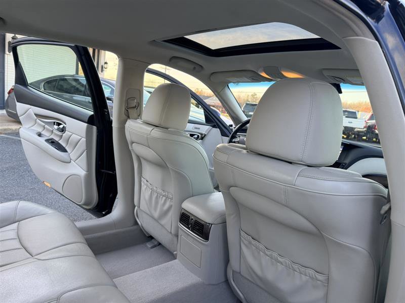 Used 2015 INFINITI Q70 L 5.6 w/ V8 Deluxe Technology Package AWD/4WD image 24