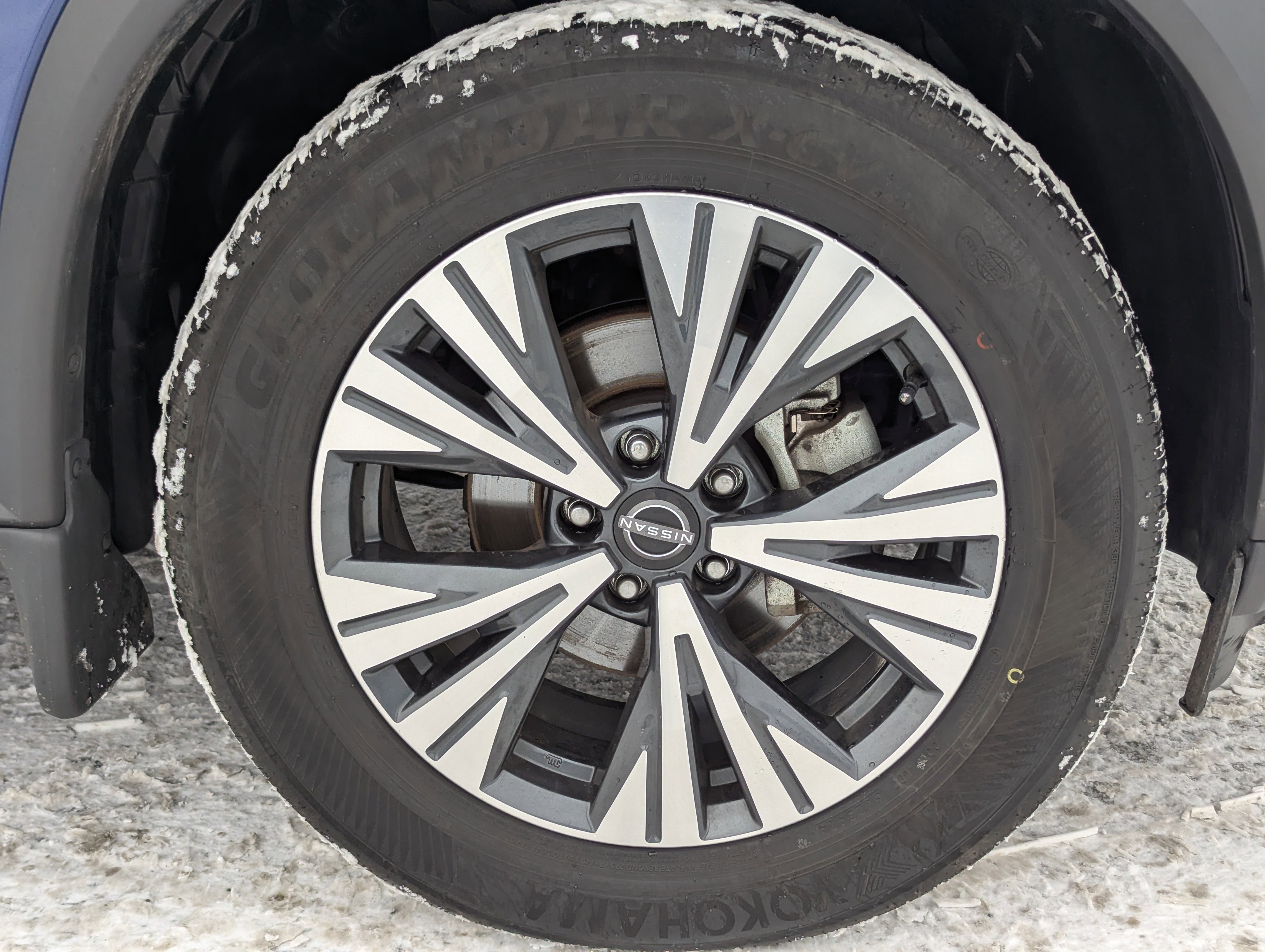 Used 2023 Nissan Rogue SV w/ SV Premium Package image 9