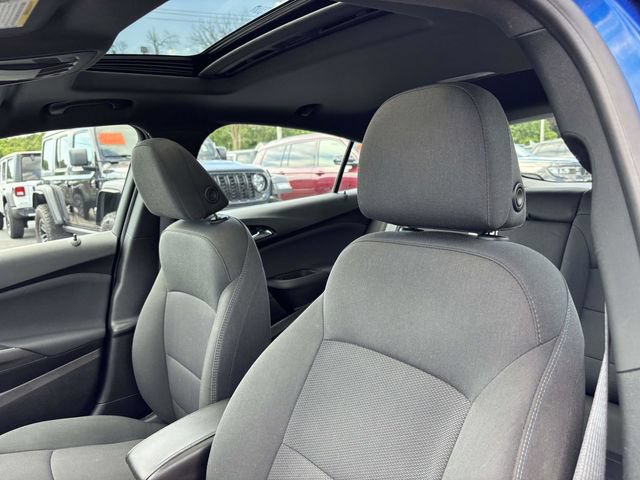 Used 2017 Chevrolet Cruze LT w/ Sun And Sound Package FWD image 6
