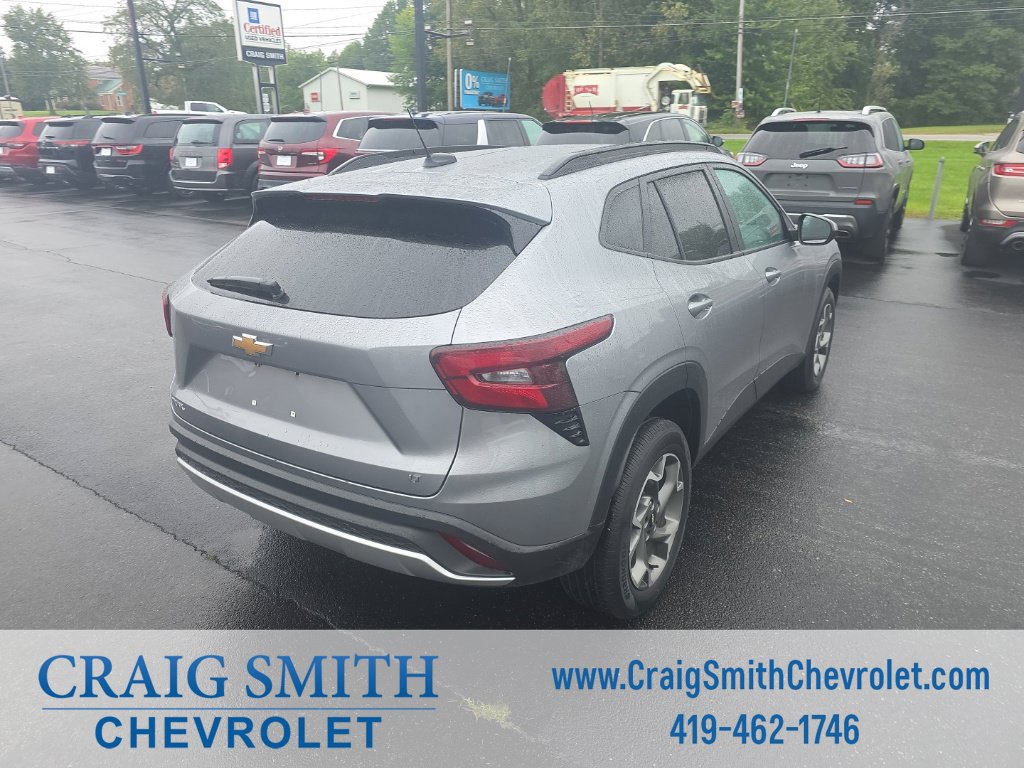 Used 2025 Chevrolet Trax LT FWD image 5