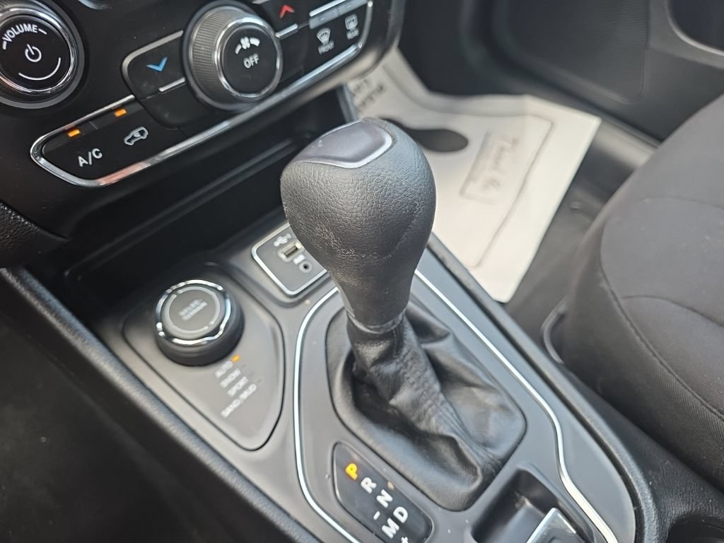 Used 2021 Jeep Cherokee Latitude AWD/4WD image 22