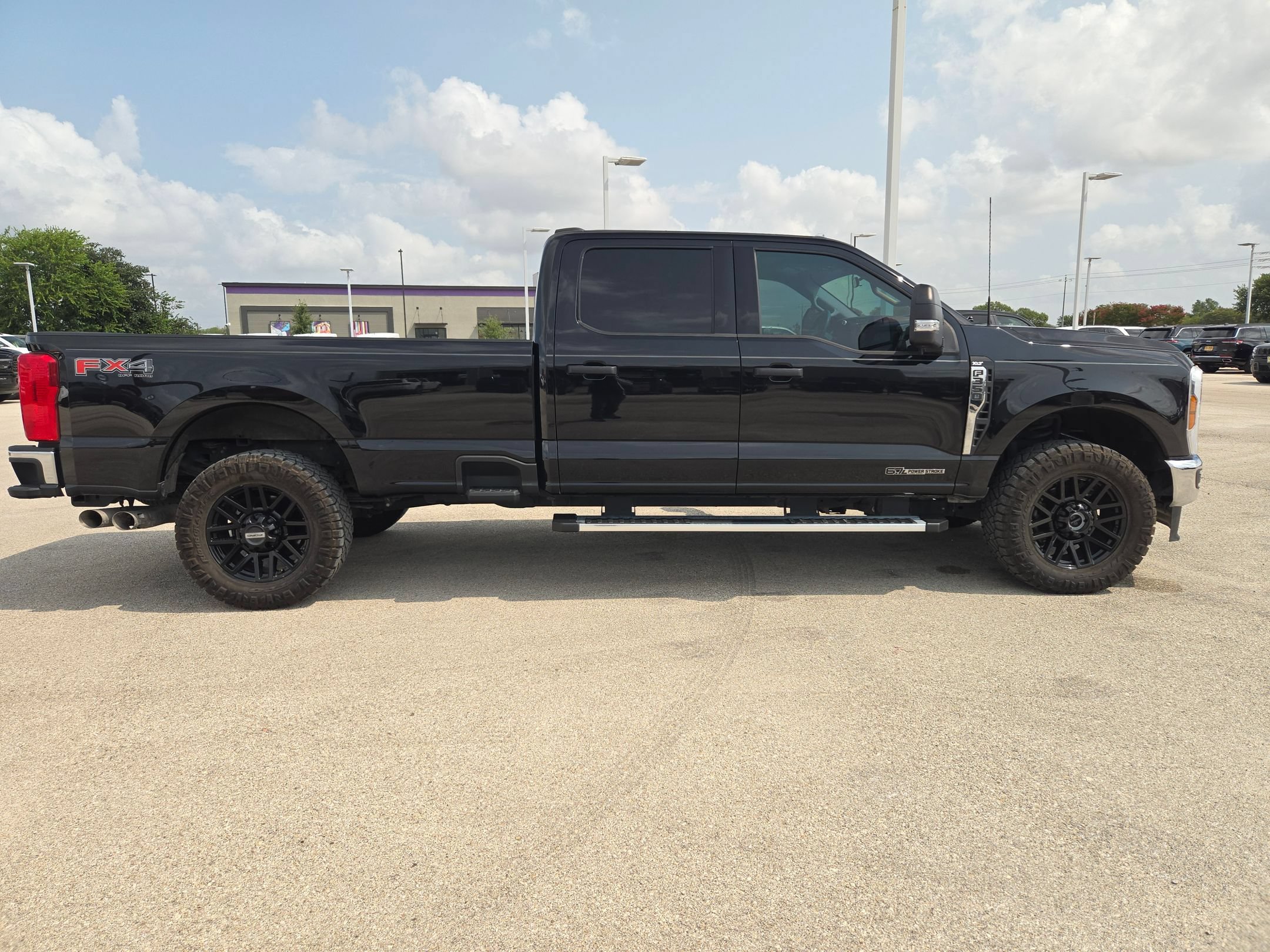 Used 2024 Ford F350 XLT AWD/4WD image 2