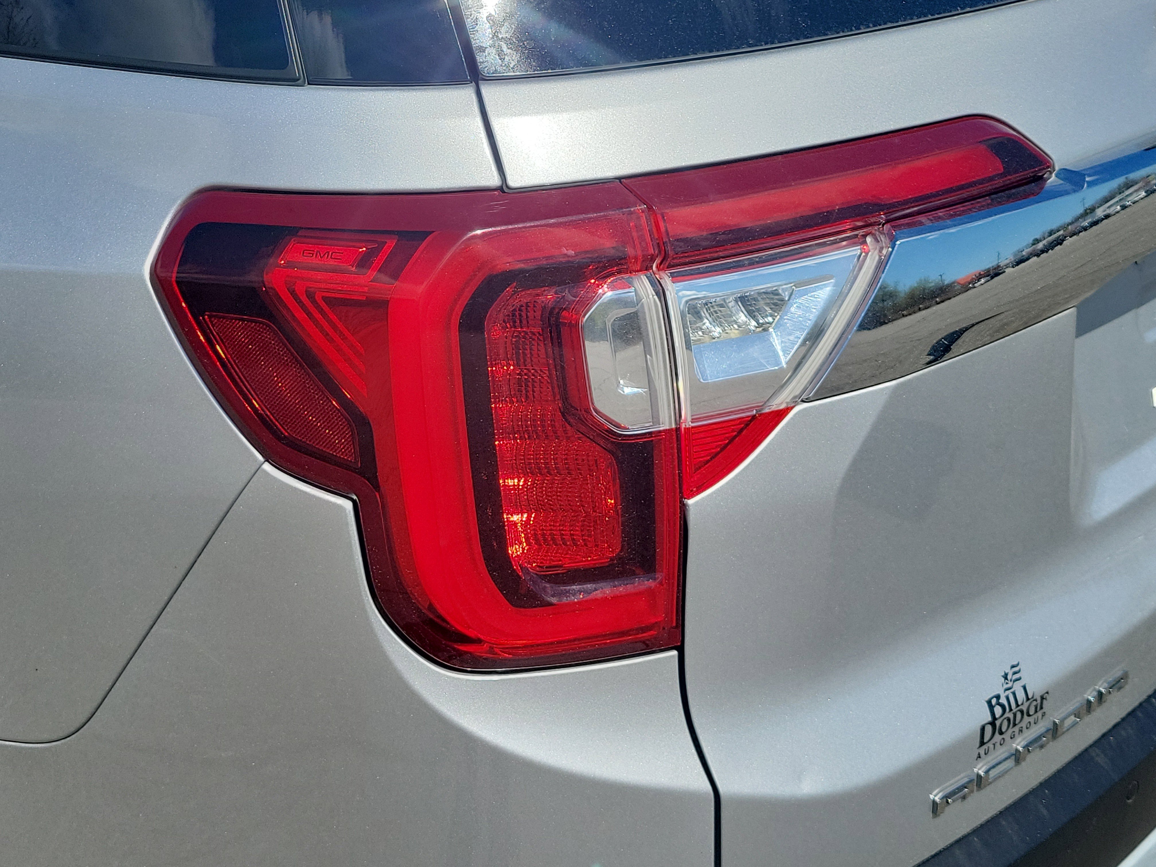 Used 2020 GMC Acadia SLT w/ Trailering Package AWD/4WD image 11