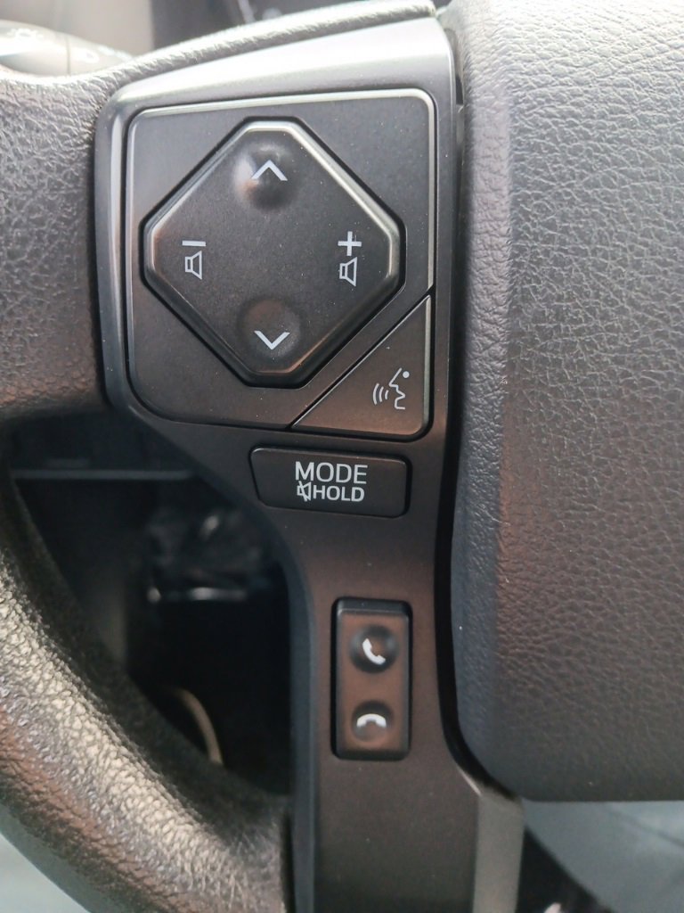 Used 2016 Toyota Tacoma SR image 9