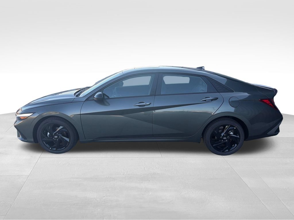 New 2026 Hyundai Elantra SEL Sport FWD image 2