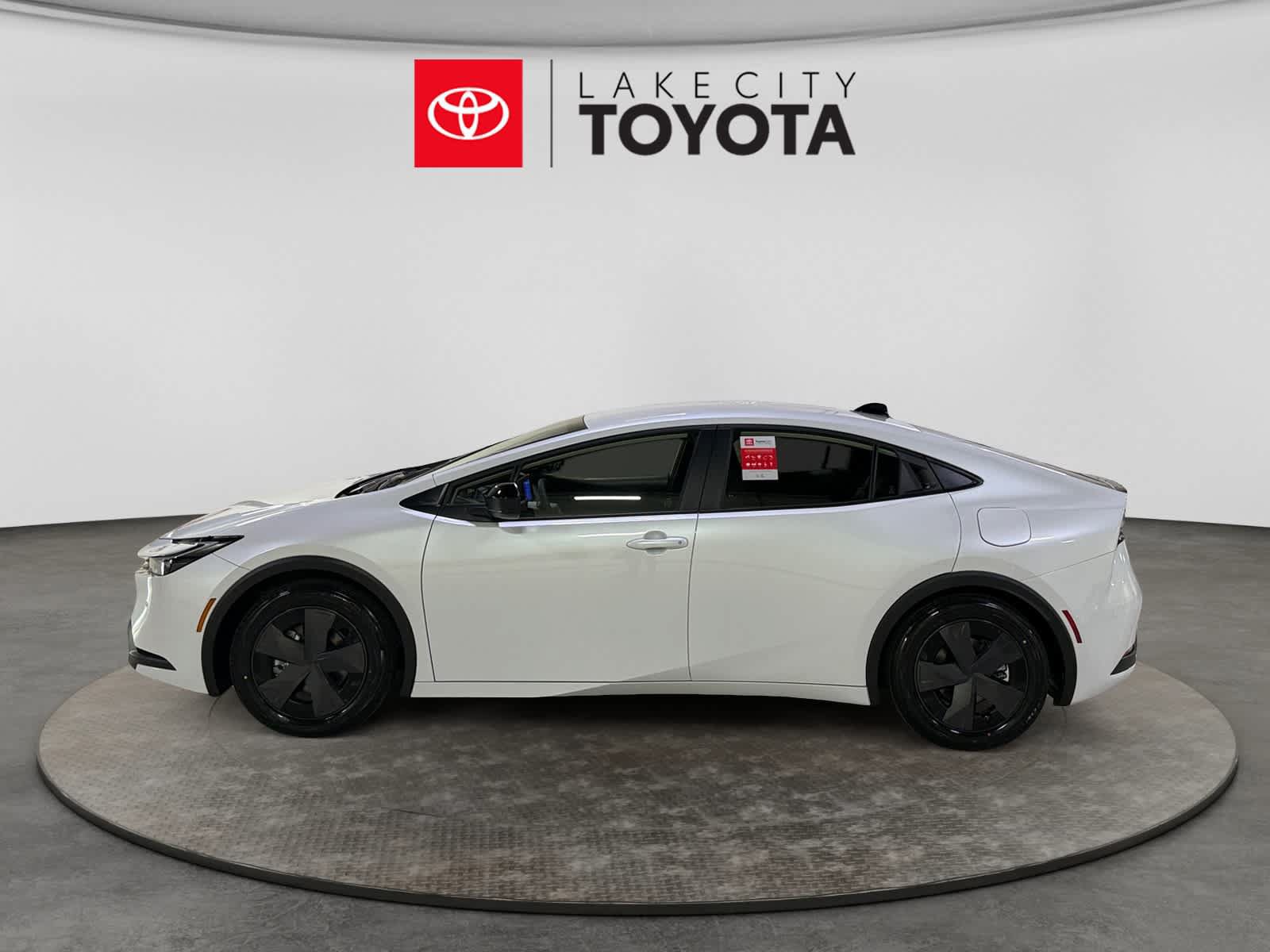 New 2026 Toyota Prius Plug-In Hybrid FWD image 3