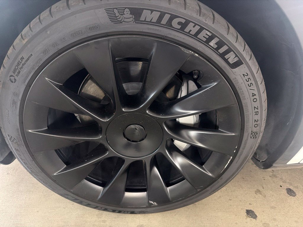 Used 2024 Tesla Model Y Long Range AWD/4WD image 5