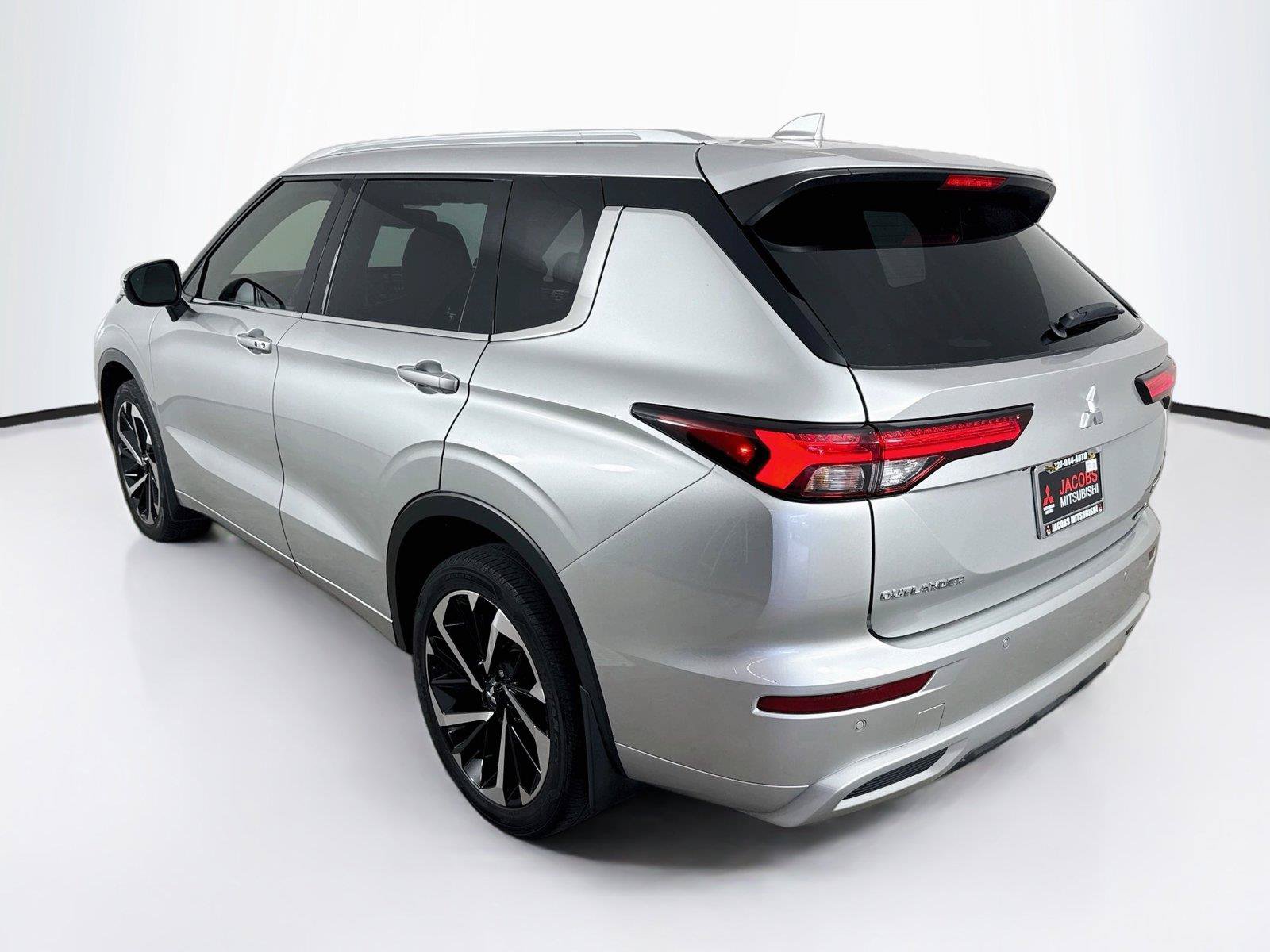Used 2022 Mitsubishi Outlander SEL FWD image 3