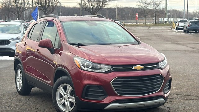 Used 2021 Chevrolet Trax LT w/ Driver Confidence Package image 2