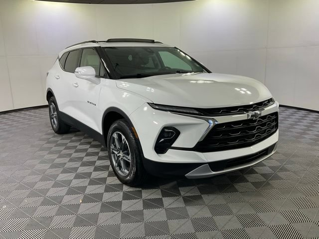 Used 2024 Chevrolet Blazer LT FWD image 3