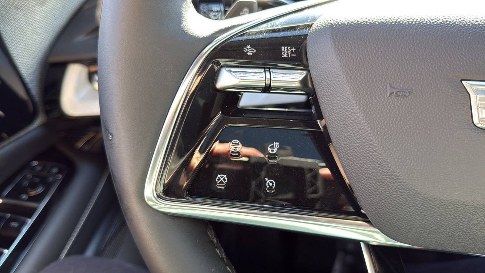 New 2025 Cadillac Optiq Luxury 1 w/ LPO, Floor Liner Package image 15