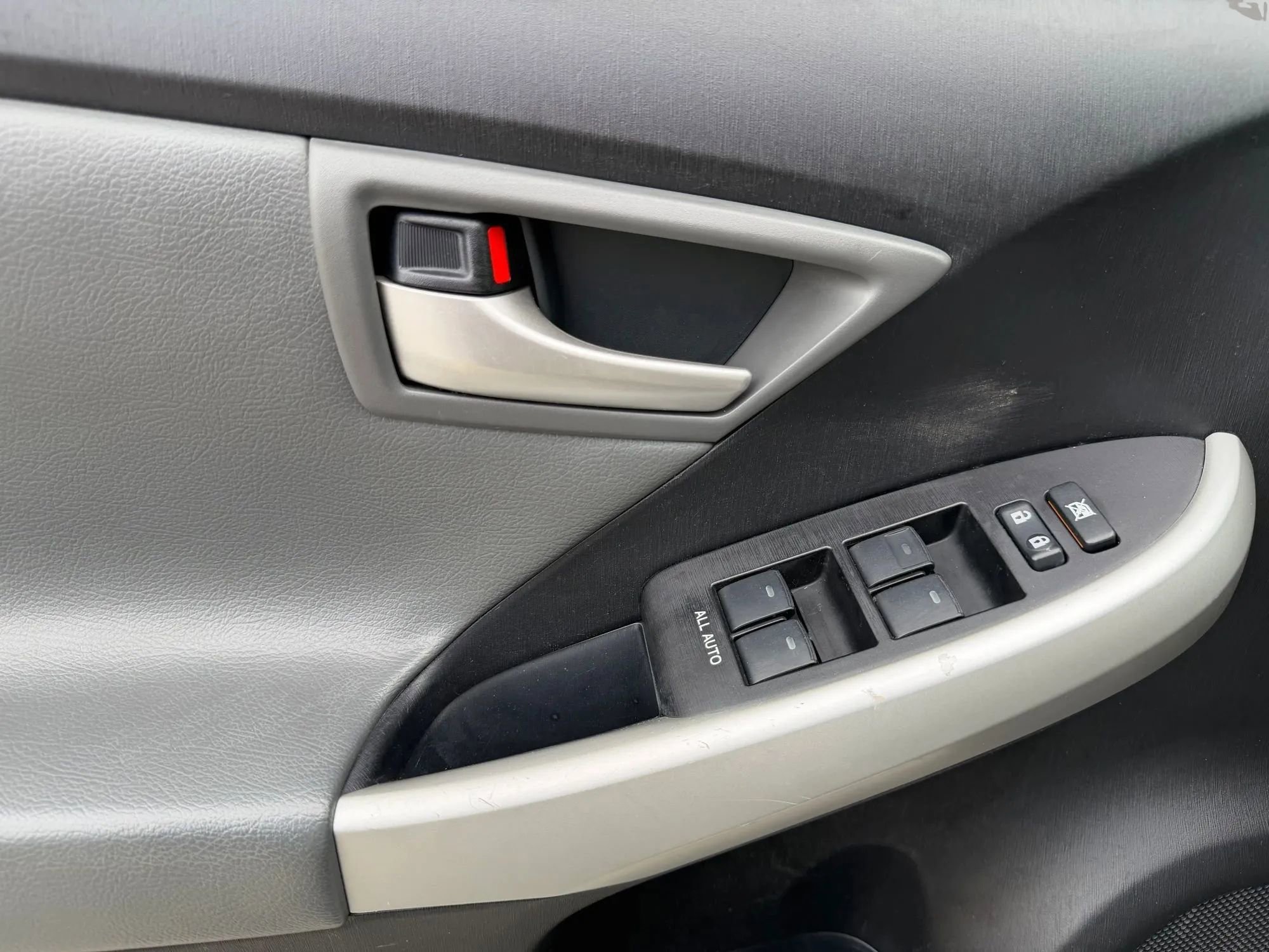 Used 2014 Toyota Prius Two image 13