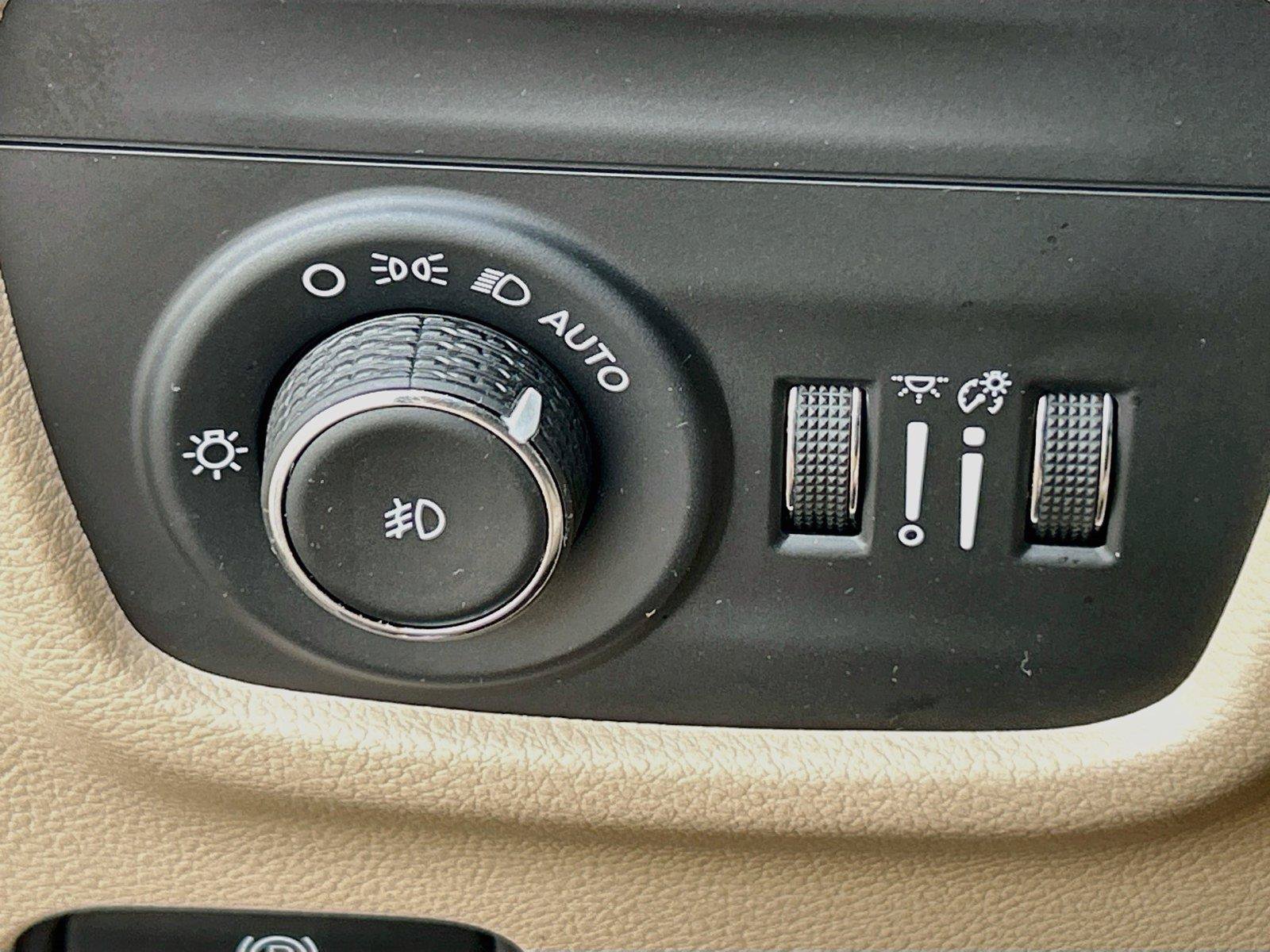 Used 2024 Jeep Grand Cherokee L Limited AWD/4WD image 36