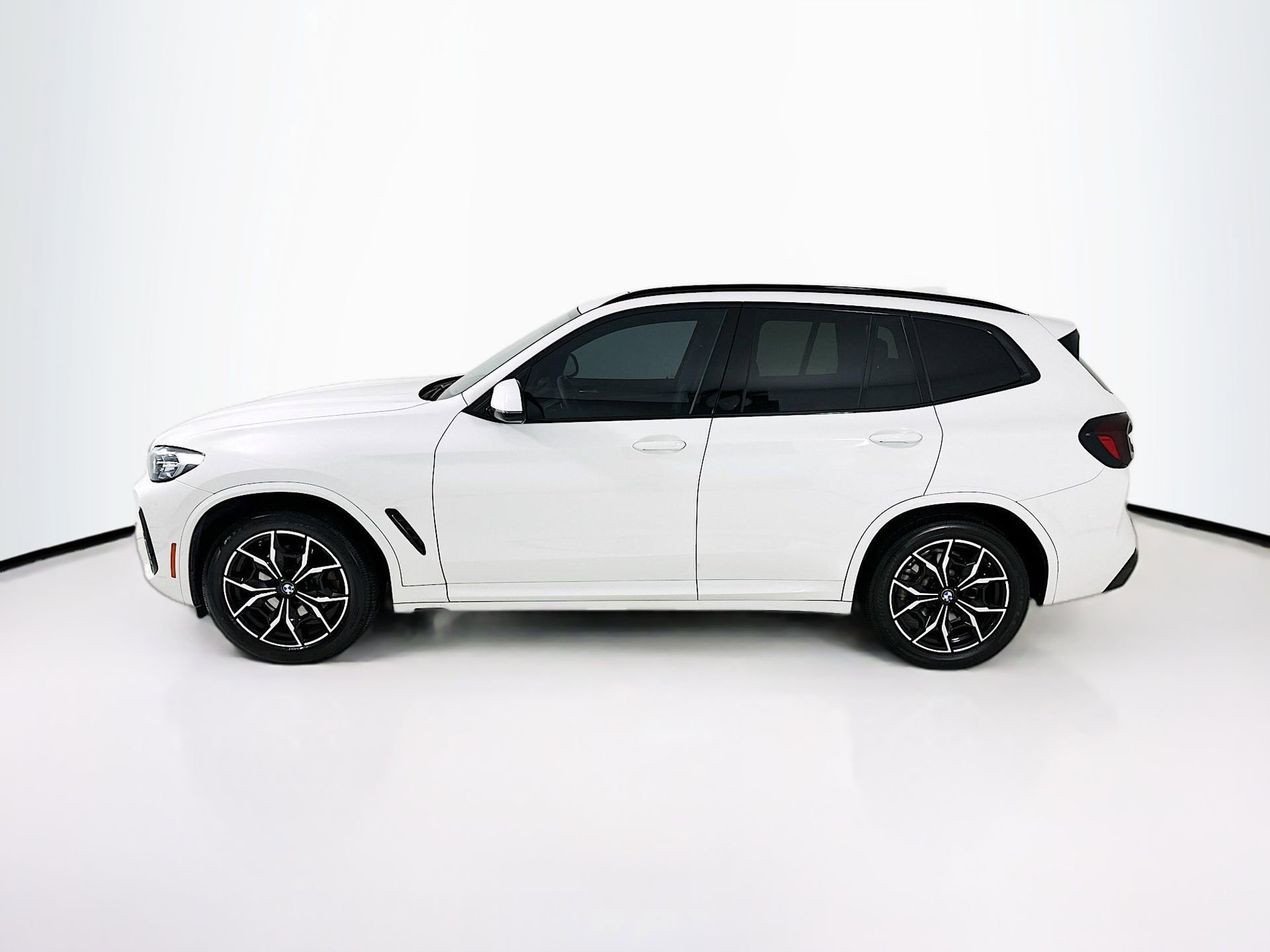 Used 2023 BMW X3 sDrive30i w/ M Sport Package image 5