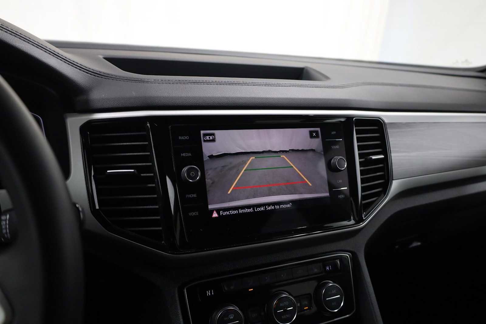 Used 2023 Volkswagen Atlas Cross Sport SE image 30