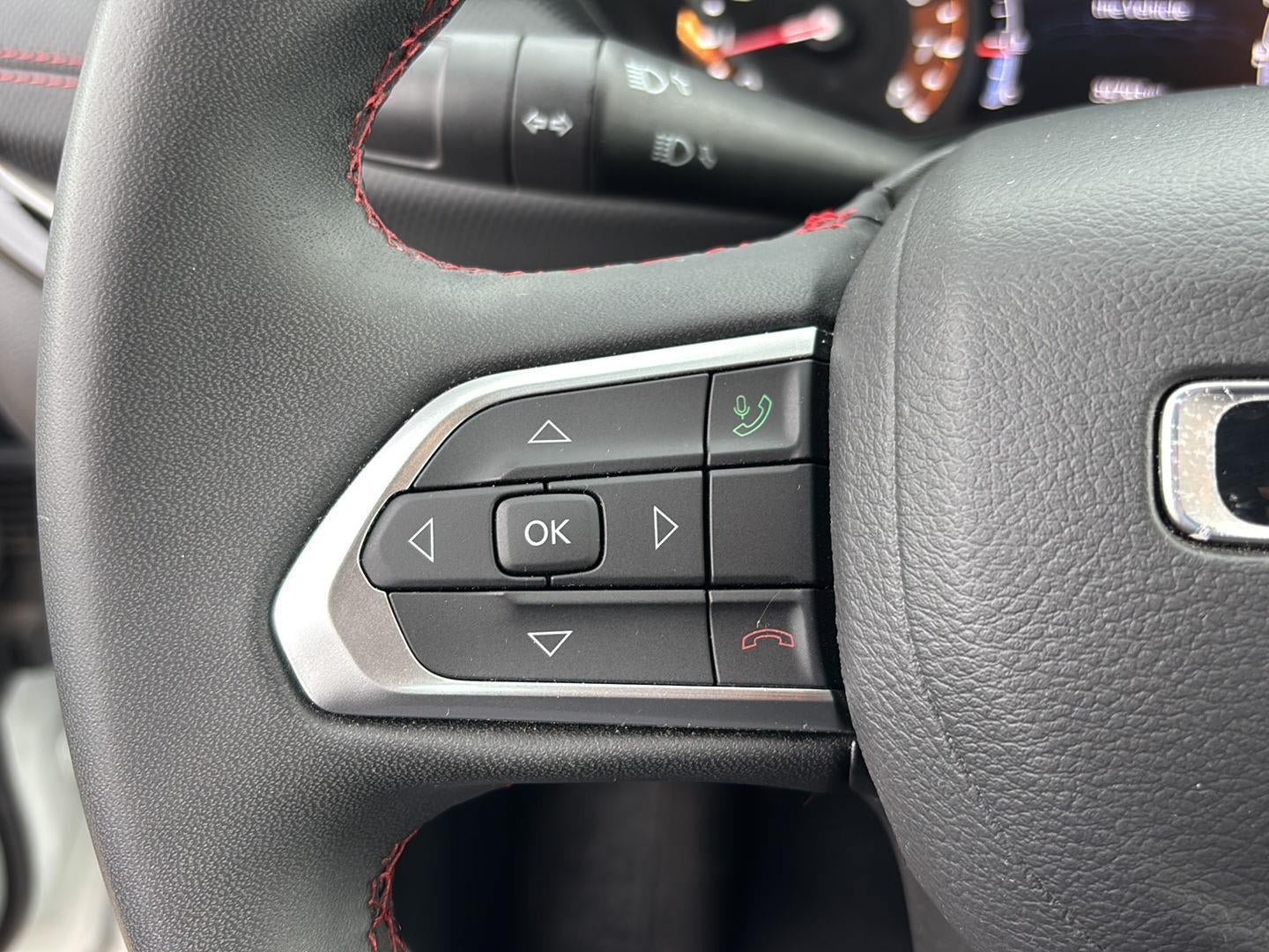 Used 2025 Jeep Compass Trailhawk AWD/4WD image 9