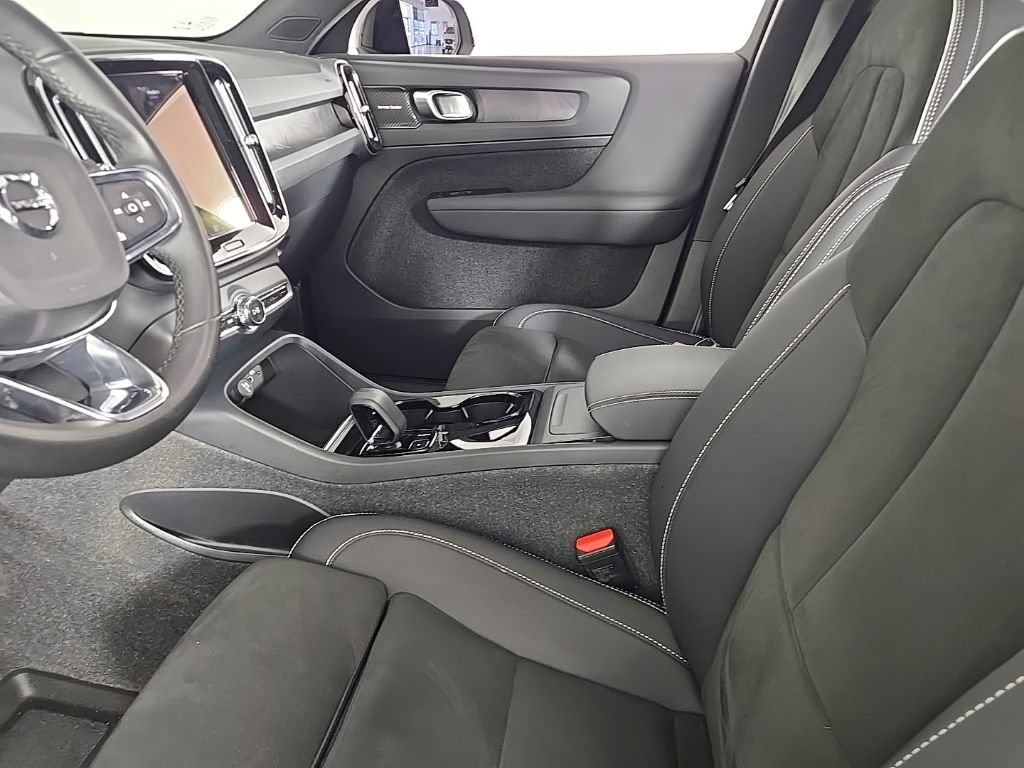 Certified 2023 Volvo C40 P8 Recharge Ultimate w/ Protection Package Premier AWD/4WD image 20