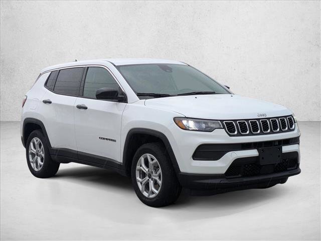 Used 2025 Jeep Compass Sport image 3