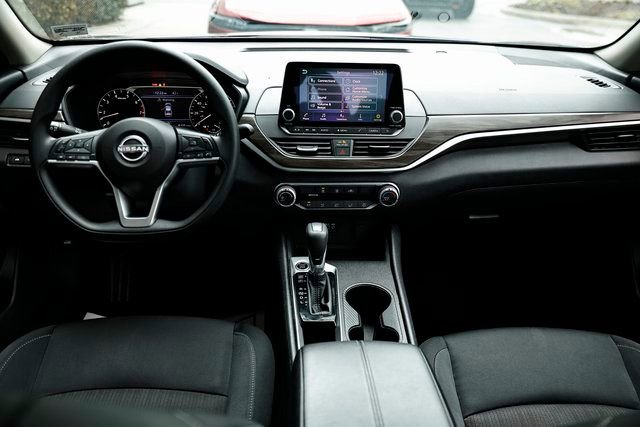 Used 2025 Nissan Altima 2.5 SV image 27