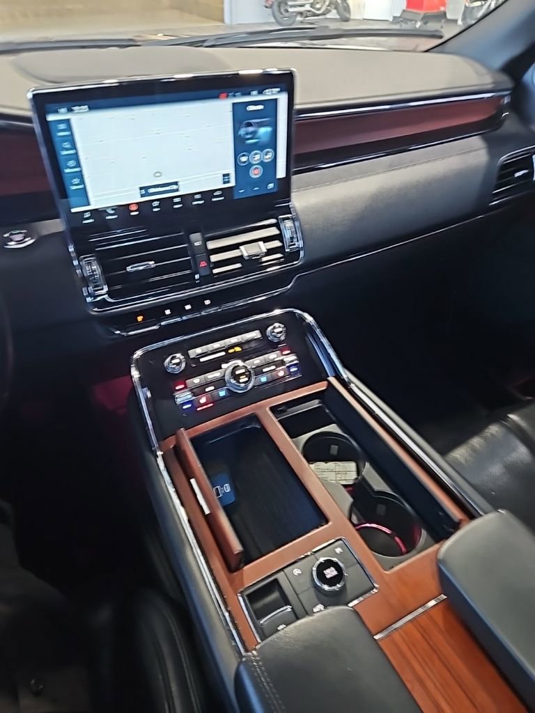 Used 2023 Lincoln Navigator Reserve AWD/4WD image 36
